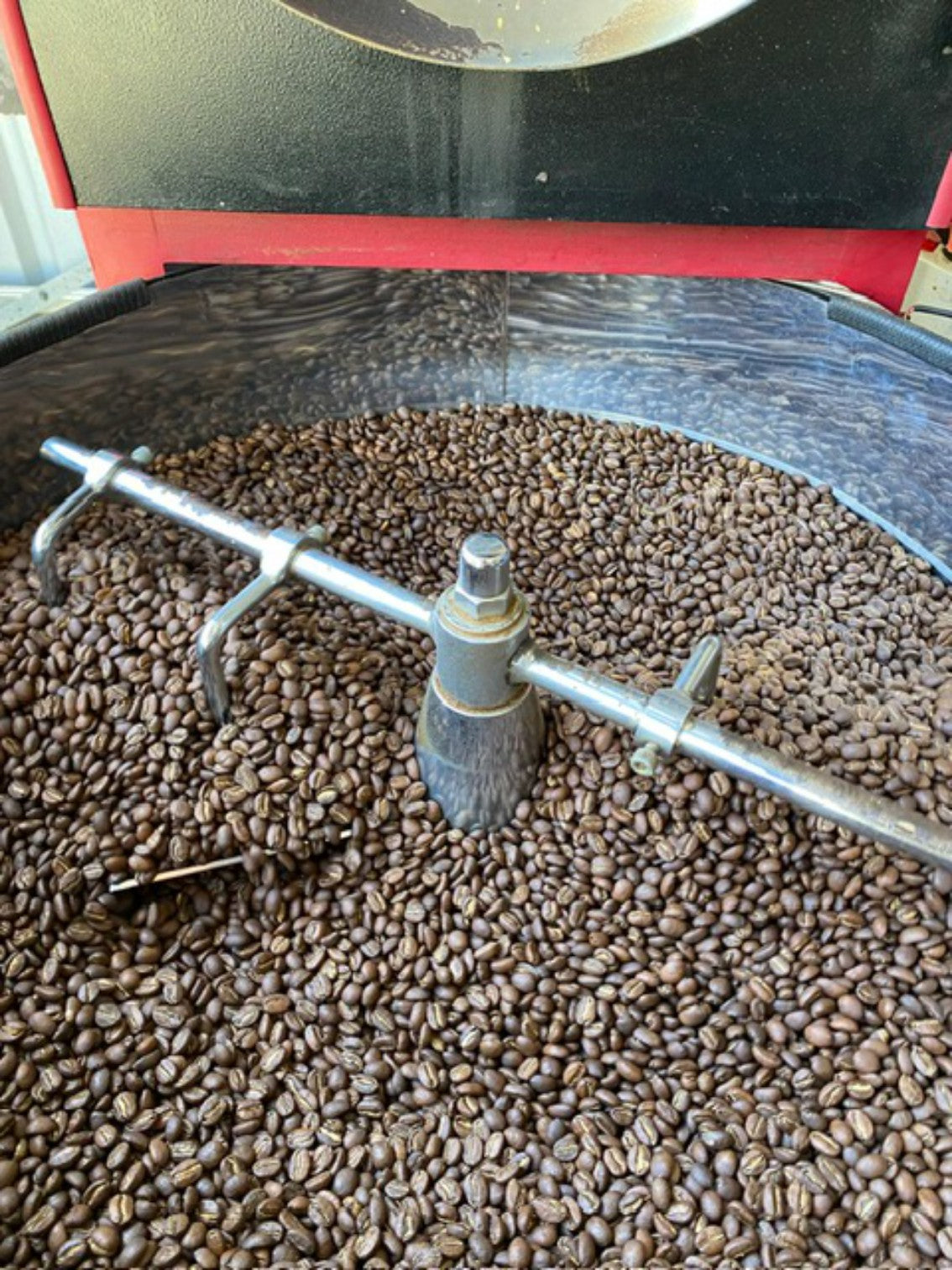 Our automated mixing pot ensuring perfectly even cooling and consistency for every bag of Andaky coffee.